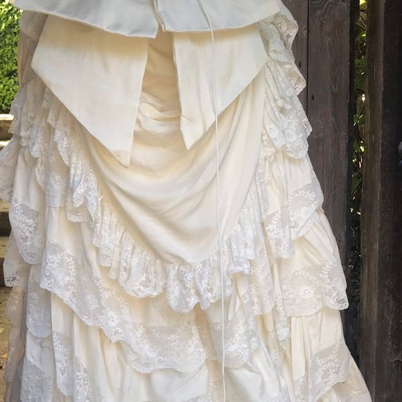 Amazing 80s silk wedding dress . Victorian style . - Picture 7 of 9
